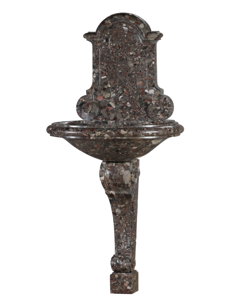Maison Leon Van den Bogaert Exceptionnelle Fontaine Murale Française du XVIIIe Siècle en Marbre Brèche (Brèche Nouvelle) – Rare Bassin Antique pour Intérieurs de Prestige