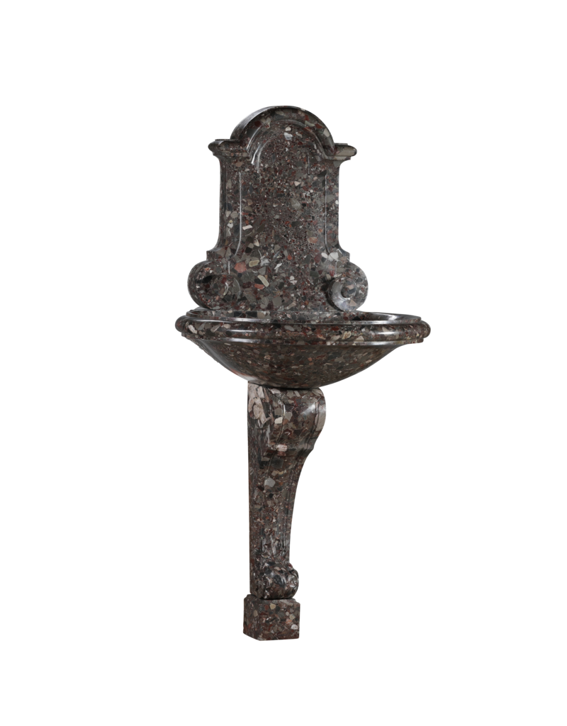 Maison Leon Van den Bogaert Exceptionnelle Fontaine Murale Française du XVIIIe Siècle en Marbre Brèche (Brèche Nouvelle) – Rare Bassin Antique pour Intérieurs de Prestige