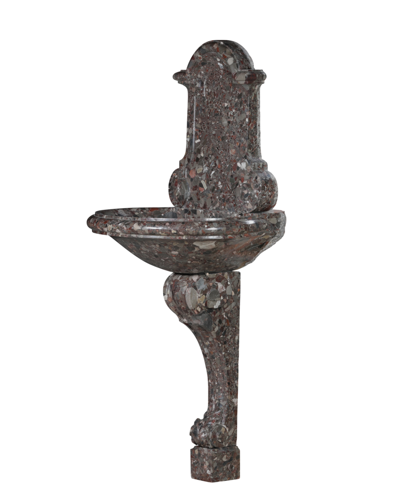 Maison Leon Van den Bogaert Exceptionnelle Fontaine Murale Française du XVIIIe Siècle en Marbre Brèche (Brèche Nouvelle) – Rare Bassin Antique pour Intérieurs de Prestige