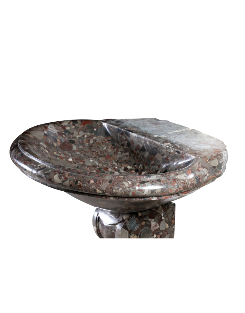 Maison Leon Van den Bogaert Exceptionnelle Fontaine Murale Française du XVIIIe Siècle en Marbre Brèche (Brèche Nouvelle) – Rare Bassin Antique pour Intérieurs de Prestige