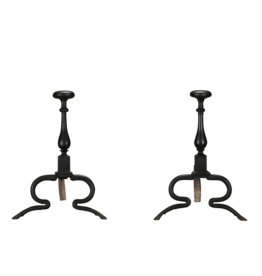 Maison Leon Van den Bogaert Zeldzaam 17e-Eeuws Paar Gesmede IJzeren Haardijzers – Jachtpaviljoen