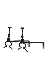 Maison Leon Van den Bogaert Pareja Excepcionalmente Rara de Morillos de Hierro Forjado del Siglo XVII procedentes de un Histórico Pabellón de Caza con Patas en Forma de Pezuña de Ciervo