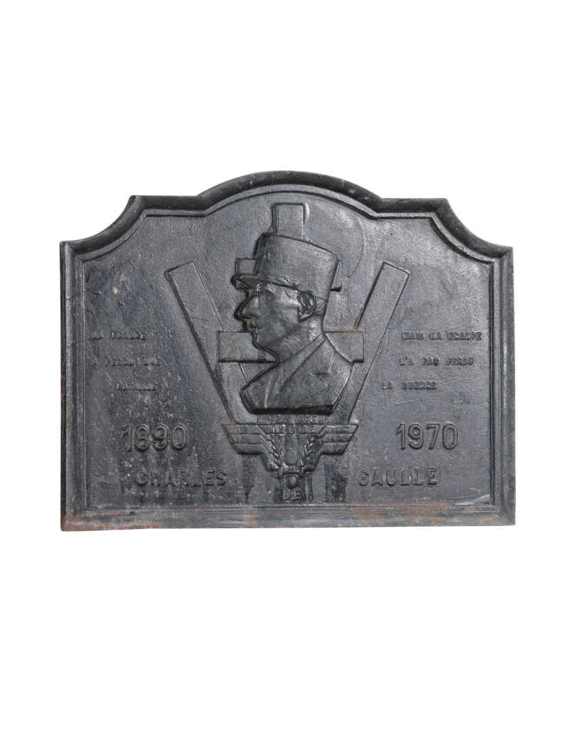 Maison Leon Van den Bogaert Plaque De Cheminée En Fonte A L’Effigie De Charles de Gaulle (1890–1970) – France Libre