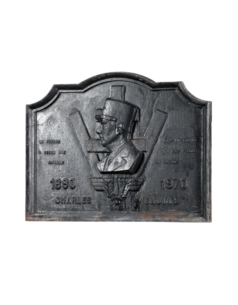 Maison Leon Van den Bogaert Monumentale Gusseisen  Kaminplatte zu Ehren von Charles de Gaulle (1890–1970) – France Libre Gedenkplatte