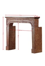 Maison Leon Van den Bogaert Authentischer Kamin aus dem späten 17. Jahrhundert aus burgundischem Rosé-Marmor mit massiver Walnussplatte – Minimalistisches französisches Architekturstück