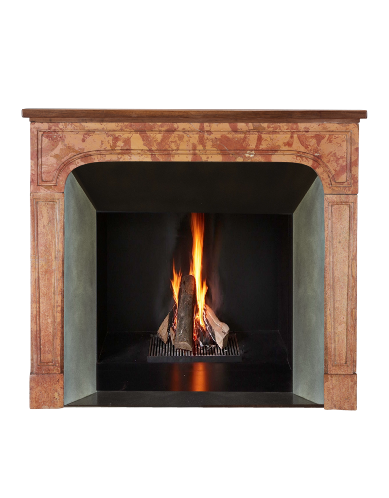 Maison Leon Van den Bogaert Cheminée authentique de la fin du XVIIe siècle en marbre Rose de Bourgogne avec tablette en noyer massif – Élément architectural français minimaliste