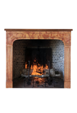 Maison Leon Van den Bogaert Cheminée authentique de la fin du XVIIe siècle en marbre Rose de Bourgogne avec tablette en noyer massif – Élément architectural français minimaliste