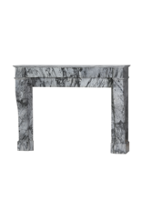 Maison Leon Van den Bogaert Cheminée d’appartement française du XIXe siècle en rare marbre italien Bleu Fleuri (Bardiglio Fiorito) – design minimaliste et sculptural