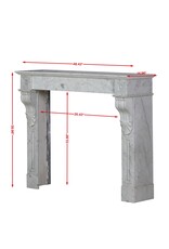 Chimenea Francesa de Apartamento en Mármol Blanco Carrara – Siglo XIX, Marco de Chimenea Antiguo, Diseño Minimalista y Escultórico