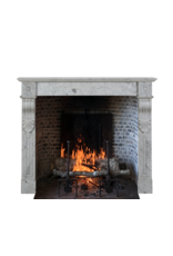 Chimenea Francesa de Apartamento en Mármol Blanco Carrara – Siglo XIX, Marco de Chimenea Antiguo, Diseño Minimalista y Escultórico
