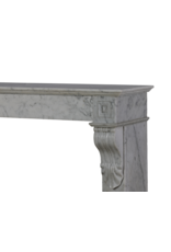 Chimenea Francesa de Apartamento en Mármol Blanco Carrara – Siglo XIX, Marco de Chimenea Antiguo, Diseño Minimalista y Escultórico