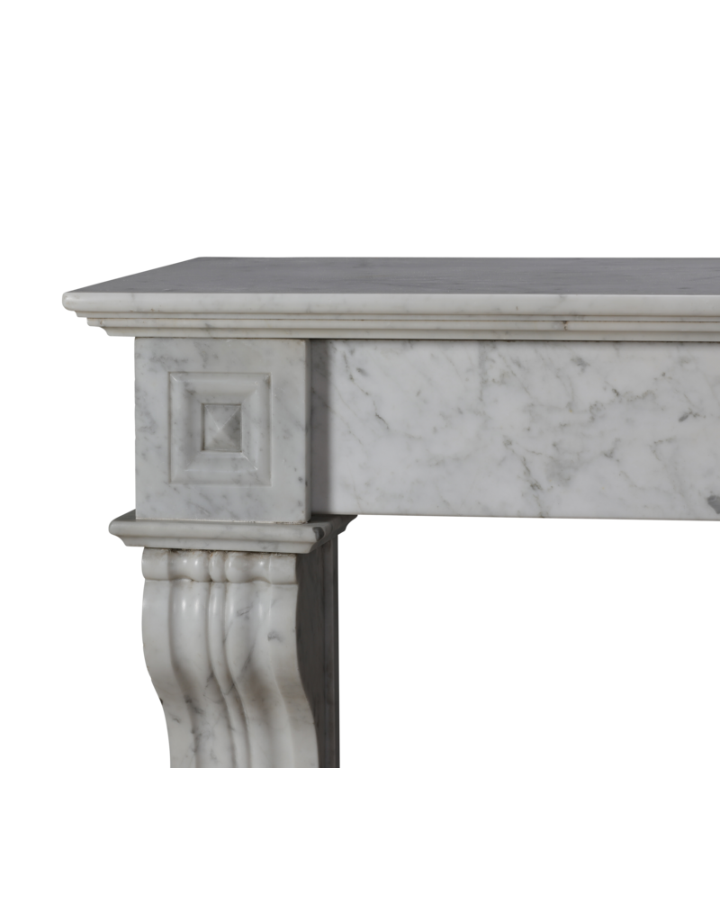 Maison Leon Van den Bogaert Small Classic French Appartement Fireplace Surround in Carrara White Marble – 19th Century Antique Chimneypiece, Sculptural Minimal Design