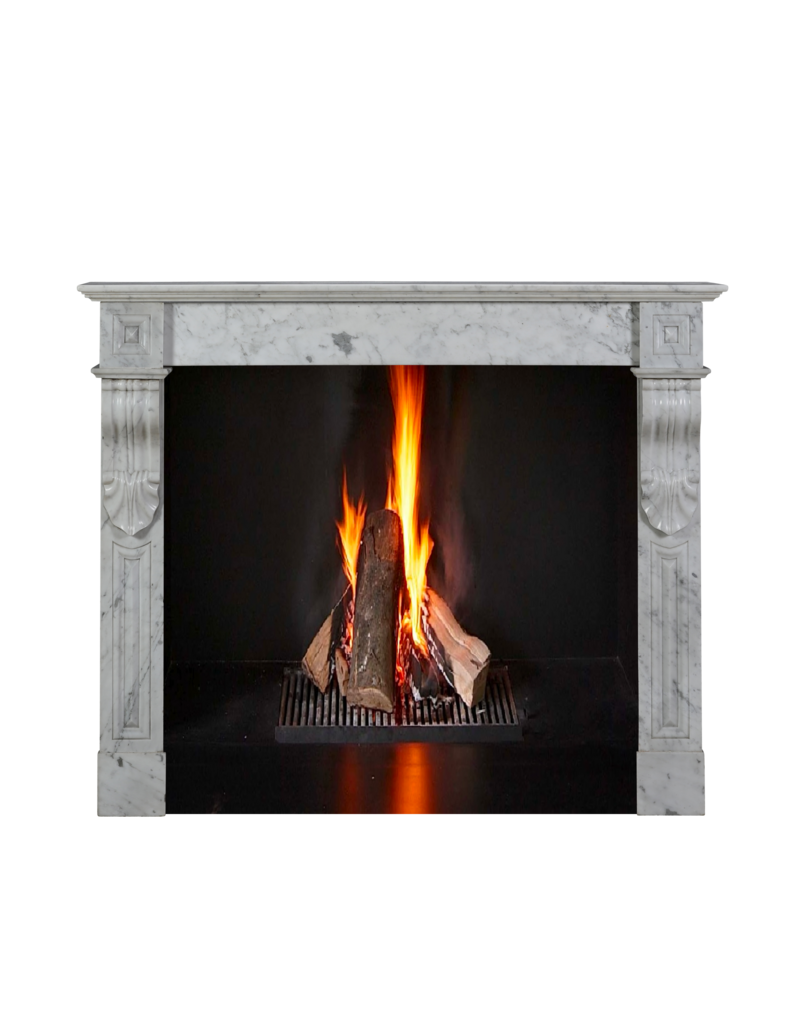 Chimenea Francesa de Apartamento en Mármol Blanco Carrara – Siglo XIX, Marco de Chimenea Antiguo, Diseño Minimalista y Escultórico
