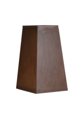 Ijzeren sokkel – Sculpturale pyramide/obelisk pedestal met warme roestpatina voor beeld, vaas of kunstobject