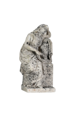 19e-eeuws Antiek Kalkstenen Rouwbeeld – Treurende Vrouw met Herinneringskrans, Leunend op Grafurne / Stele – Origineel Monumentaal Tuin- en Grafbeeld