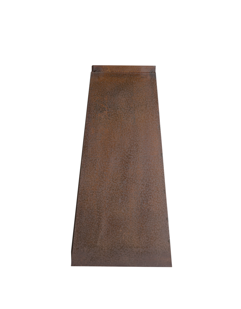 Eisensockel – skulpturaler pyramiden-/obelisken-Sockel mit warmer rostpatina für Skulptur, Vase oder Kunstobjekt