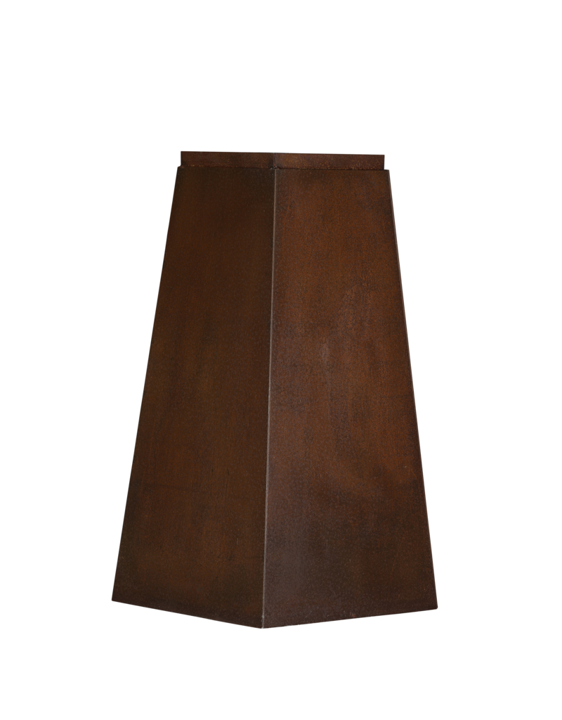 Eisensockel – Skulpturaler Pyramiden-/Obelisken-Pedestal mit warmer Rostpatina für Skulptur, Vase oder Kunstobjekt