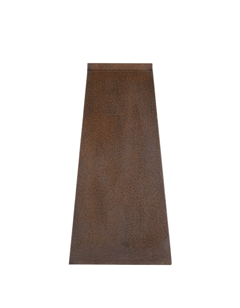 Ijzeren sokkel – Sculpturale pyramide/obelisk pedestal met warme roestpatina voor beeld, vaas of kunstobject