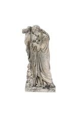 Statue funéraire antique en pierre calcaire, XIXe siècle – femme en deuil avec couronne florale, appuyée sur une croix – sculpture originale de cimetière