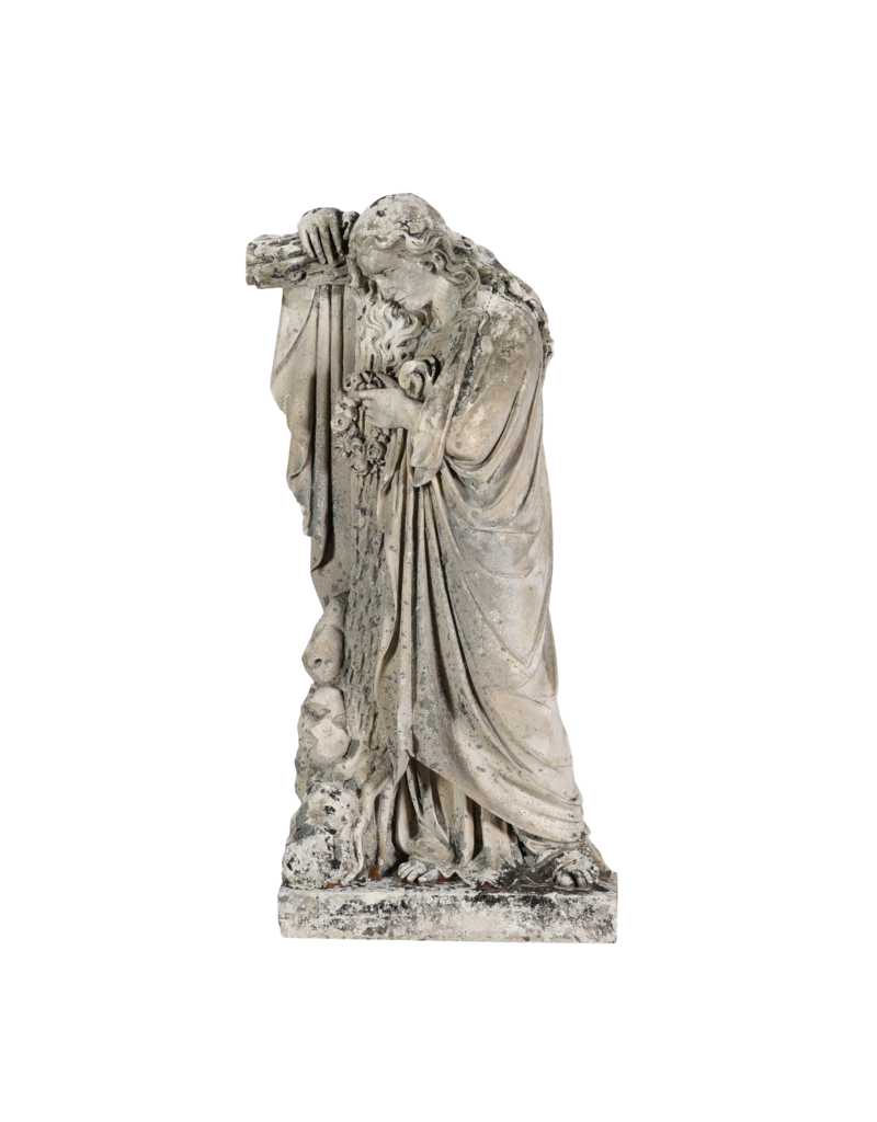 Statue funéraire antique en pierre calcaire, XIXe siècle – femme en deuil avec couronne florale, appuyée sur une croix – sculpture originale de cimetière