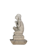 Auténtica Estatua de Piedra Caliza del Siglo XIX – Niño Arrodillado Rezando – Escultura de Jardín / Figura para Fuente – Elegancia Atemporal
