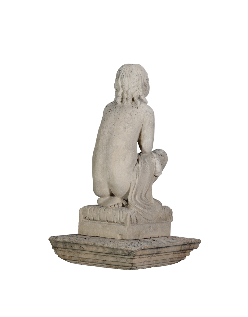 Auténtica Estatua de Piedra Caliza del Siglo XIX – Niño Arrodillado Rezando – Escultura de Jardín / Figura para Fuente – Elegancia Atemporal