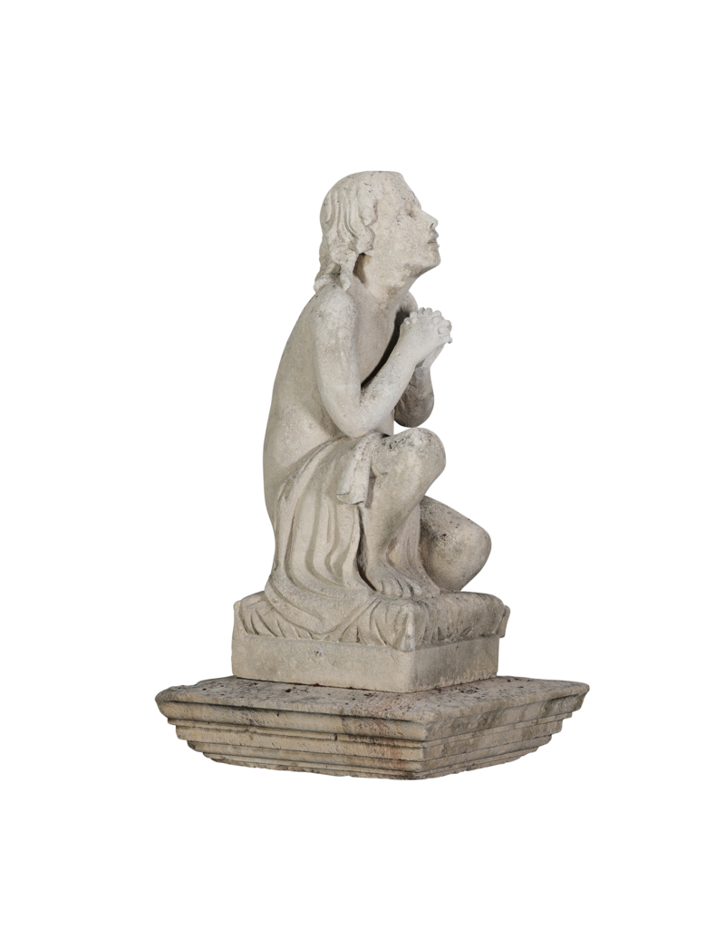 Authentische Kalksteinfigur aus dem 19. Jahrhundert – Kniendes betendes Kind – Antike Gartenstatue / Brunnenfigur – Zeitlose Andacht