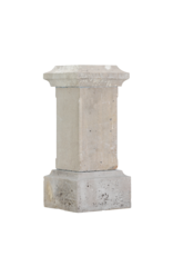 Authentischer Antiker Steinsockel aus dem 19. Jahrhundert – Klassische Quadratische Säule mit Profiliertem Fuß & Kranzgesims – Monumentales Display-Podest für Skulptur, Vase, Urne oder Pflanzgefäß