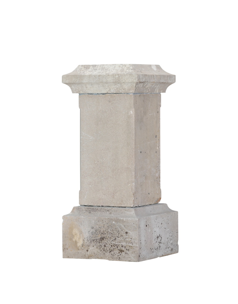 Authentieke 19e-eeuwse Antieke Stenen Pedestal / Sokkel – Klassieke Vierkante Zuil met Geprofileerde Voet & Kap – Monumentale Display Sokkel voor Beeld, Vaas, Urn of Plant