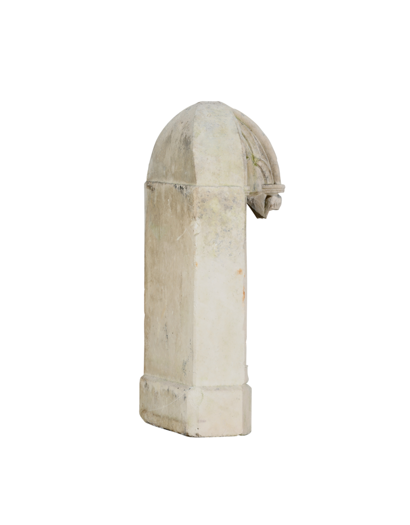 Authentique Arrière de Fontaine Murale Néo-Gothique en Pierre Calcaire du XIXe Siècle / Panneau Mural en Arc Brisé avec Tracery – Élément Antique de Jardin & Cour