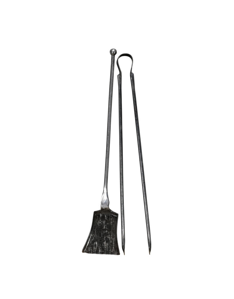 Exceptionnel Set de Cheminée 17e Siècle en Fer Forgé à la Main (Pelle & Pince) – Outils de Foyer Antiques au Profil Minimal et Architectural
