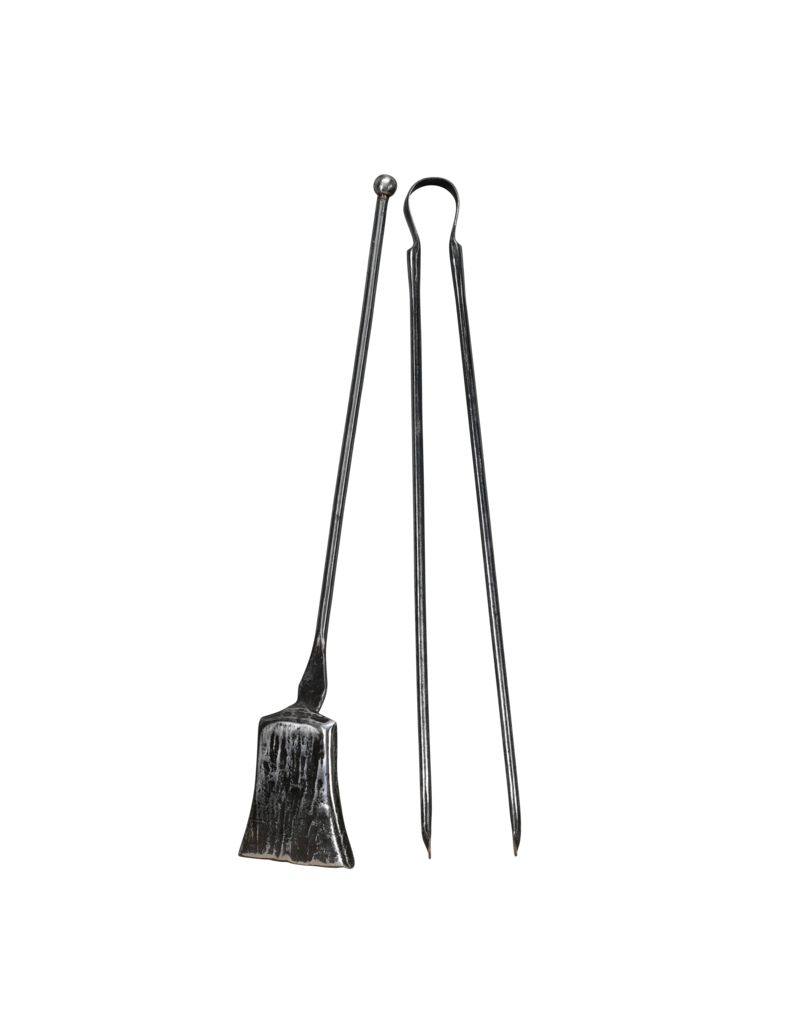 Exceptionele 17e Eeuwse Handgesmede Smeedijzeren Haardgereedschap Set (Schep & Tang) – Minimalistische Architecturale Antieke Haardtools