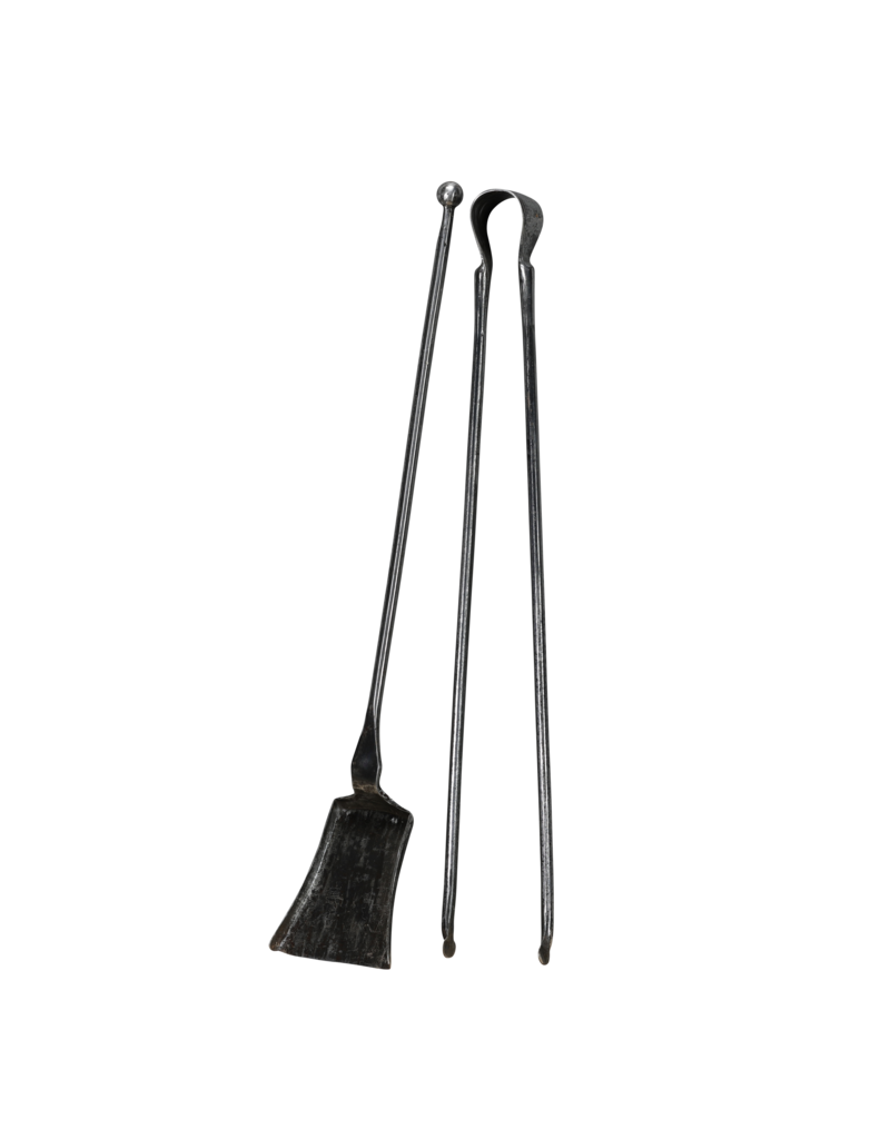 Maison Leon Van den Bogaert Exceptionele 17e Eeuwse Handgesmede Smeedijzeren Haardgereedschap Set (Schep & Tang) – Minimalistische Architecturale Antieke Haardtools