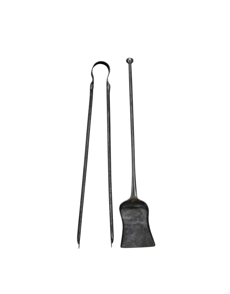 Maison Leon Van den Bogaert Outils de Cheminée Lourds du XVIIe Siècle en Fer Forgé – Pelle & Pince Anciennes (68 cm)