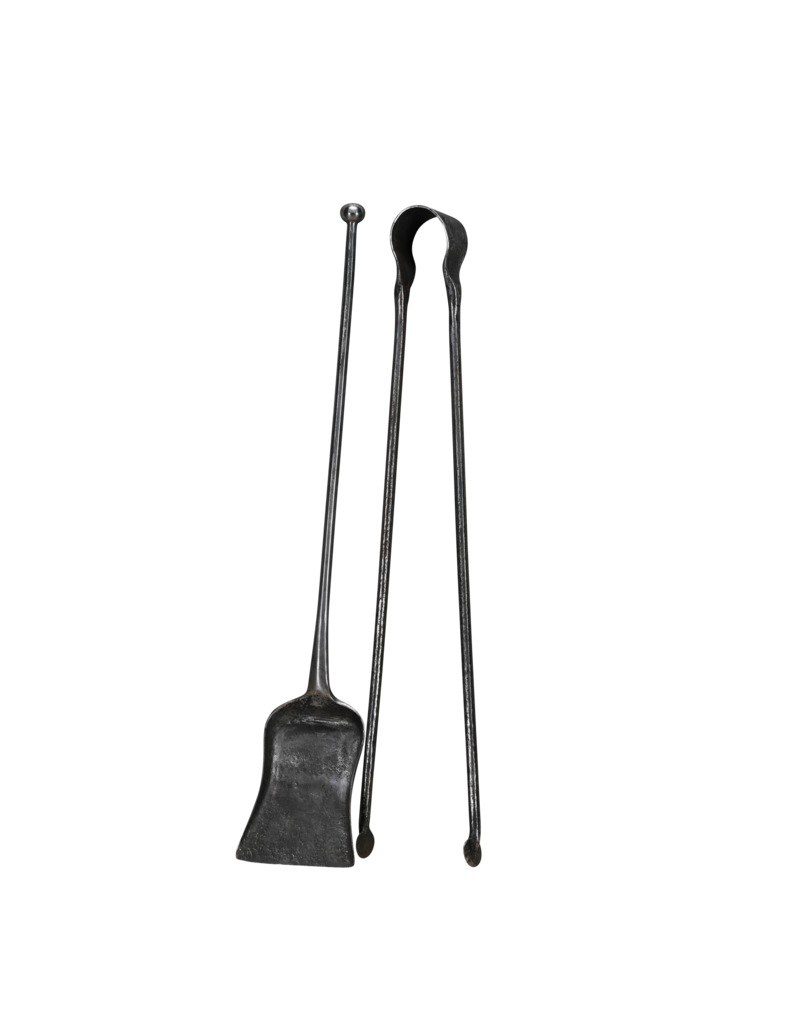 Outils de Cheminée Lourds du XVIIe Siècle en Fer Forgé – Pelle & Pince Anciennes (68 cm)