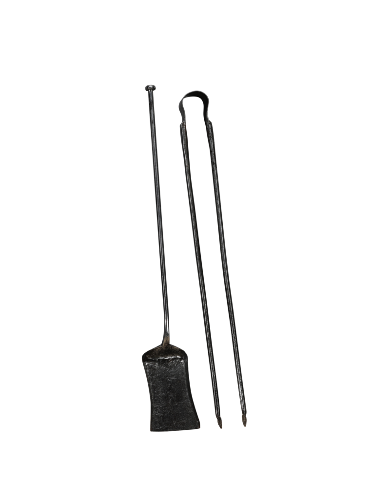 Uitzonderlijke 17e-eeuwse haardgereedschappenset in handgesmeed smeedijzer — Schep & Tang (2 stuks)