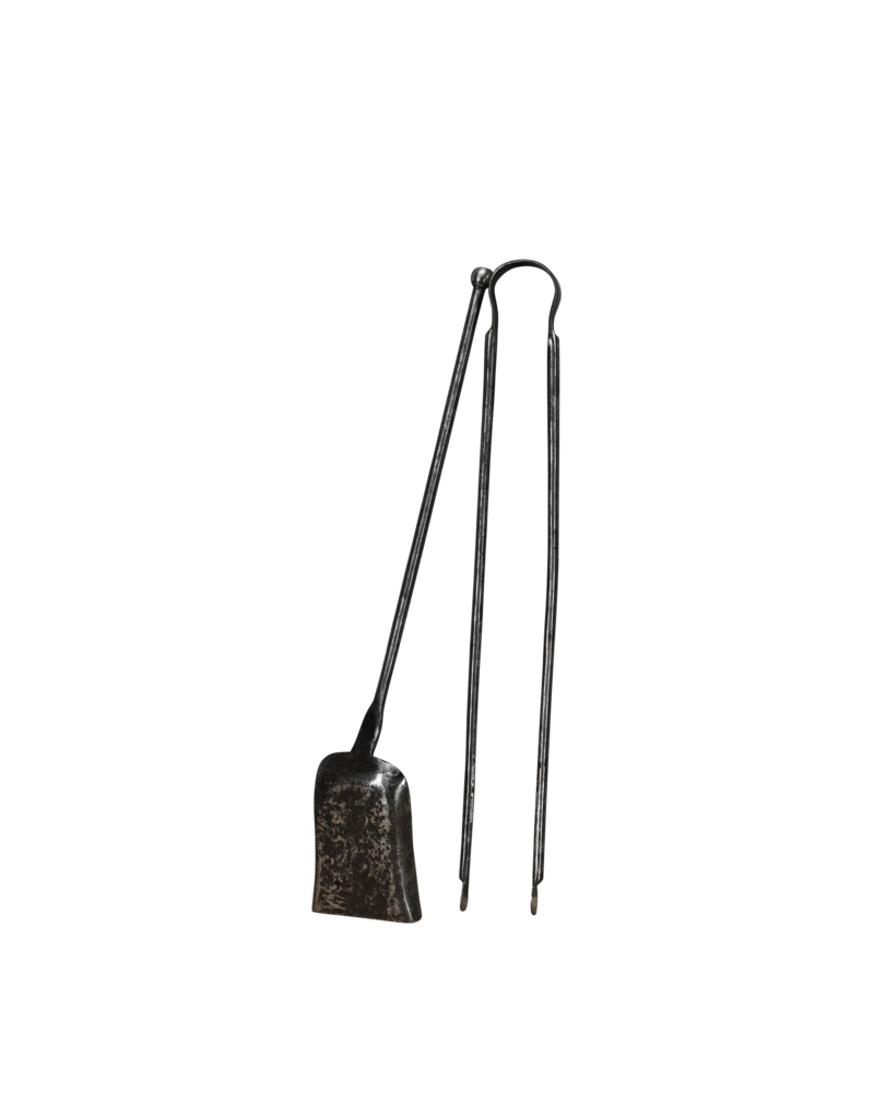 Authentique Servant de Cheminée du XVIIe Siècle (2 Pièces) – Pelle & Pinces en Fer Forgé avec Patine Ancienne