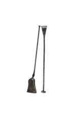 Maison Leon Van den Bogaert Elegante Juego de Herramientas de Chimenea del Siglo XVII en Hierro Forjado — Pala Antigua y Tenazas