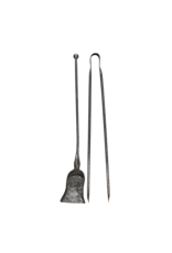 Juego elegante y pesado de utensilios de chimenea del siglo XVII en hierro forjado — Pala y Tenazas (2 piezas)