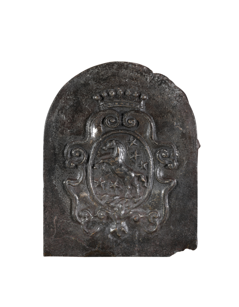 Maison Leon Van den Bogaert Auténtica Placa de Chimenea en Hierro Fundido Pulido – Siglo XVI – Escudo Nobiliario con Caballo Pura Sangre y Estrellas (94 Kg) | Placa Trasera / Decoración de Pared de Lujo