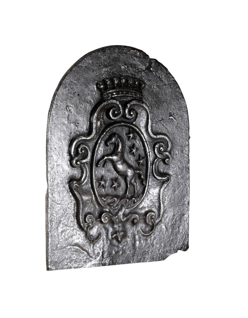 Maison Leon Van den Bogaert Auténtica Placa de Chimenea en Hierro Fundido Pulido – Siglo XVI – Escudo Nobiliario con Caballo Pura Sangre y Estrellas (94 Kg) | Placa Trasera / Decoración de Pared de Lujo