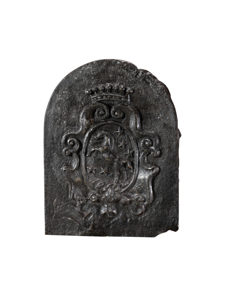 Maison Leon Van den Bogaert Authentique Plaque de Cheminée en Fonte Polie – XVIe Siècle – Blason Nobiliaire avec Cheval de Sang & Étoiles (94 Kg) | Plaque de Fond / Décoration Murale Luxe