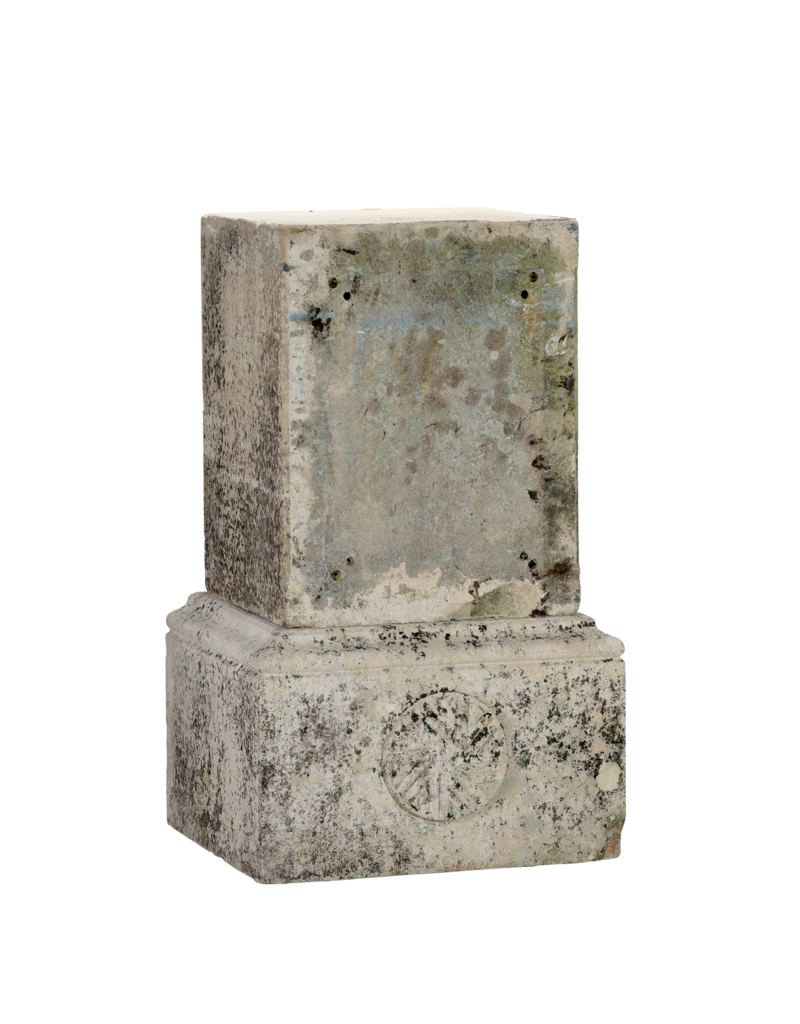 Maison Leon Van den Bogaert Auténtico Pedestal Francés de Piedra Caliza del Siglo XIX con Base Escultórica – Elemento Arquitectónico Antiguo