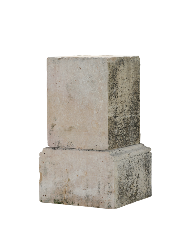 Maison Leon Van den Bogaert Auténtico Pedestal Francés de Piedra Caliza del Siglo XIX con Base Escultórica – Elemento Arquitectónico Antiguo