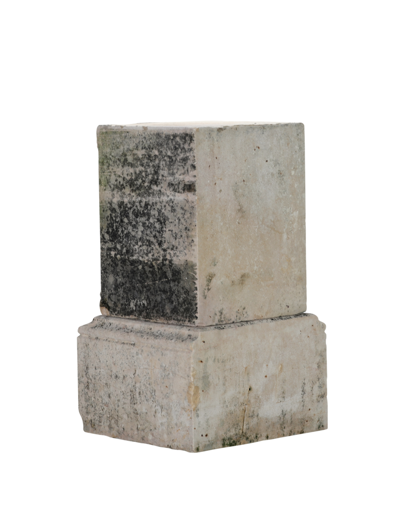 Maison Leon Van den Bogaert Auténtico Pedestal Francés de Piedra Caliza del Siglo XIX con Base Escultórica – Elemento Arquitectónico Antiguo
