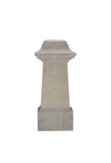 Maison Leon Van den Bogaert Socle Authentique en Pierre Française du XIXe Siècle – Élément Sculptural avec Centre en Forme d’Obélisque