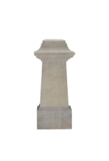 Pedestal Auténtico de Piedra del Siglo XIX – Elemento Escultórico con Parte Central en Forma de Obelisco