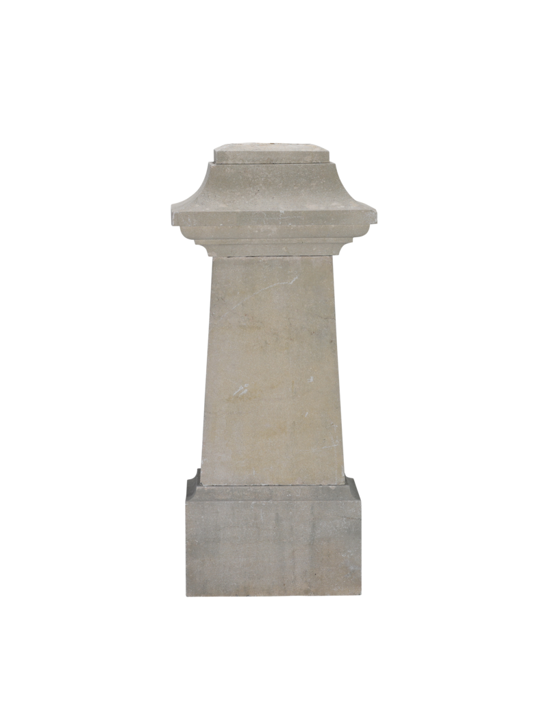 Maison Leon Van den Bogaert Socle Authentique en Pierre Française du XIXe Siècle – Élément Sculptural avec Centre en Forme d’Obélisque