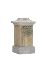 Maison Leon Van den Bogaert Pedestal De Piedra Caliza Del Siglo XIX Con Cuerpo Central Cúbico y Tapa Octogonal