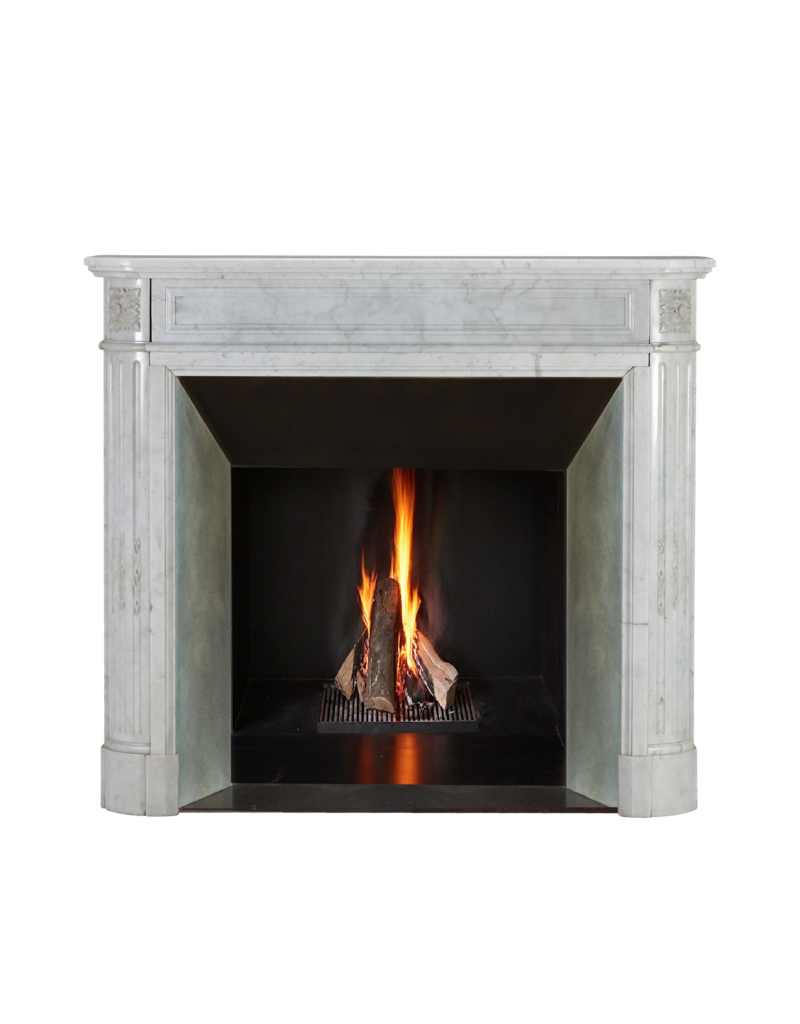Elegant Antique Louis XVI Fireplace Surround in Carrara Marble from a Parisian Apartment – Timeless Sculptural Minimalism